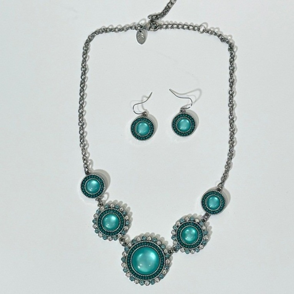Charming Charlie Turquoise Gemstone Necklace and Earring Set Silver‎ Tone